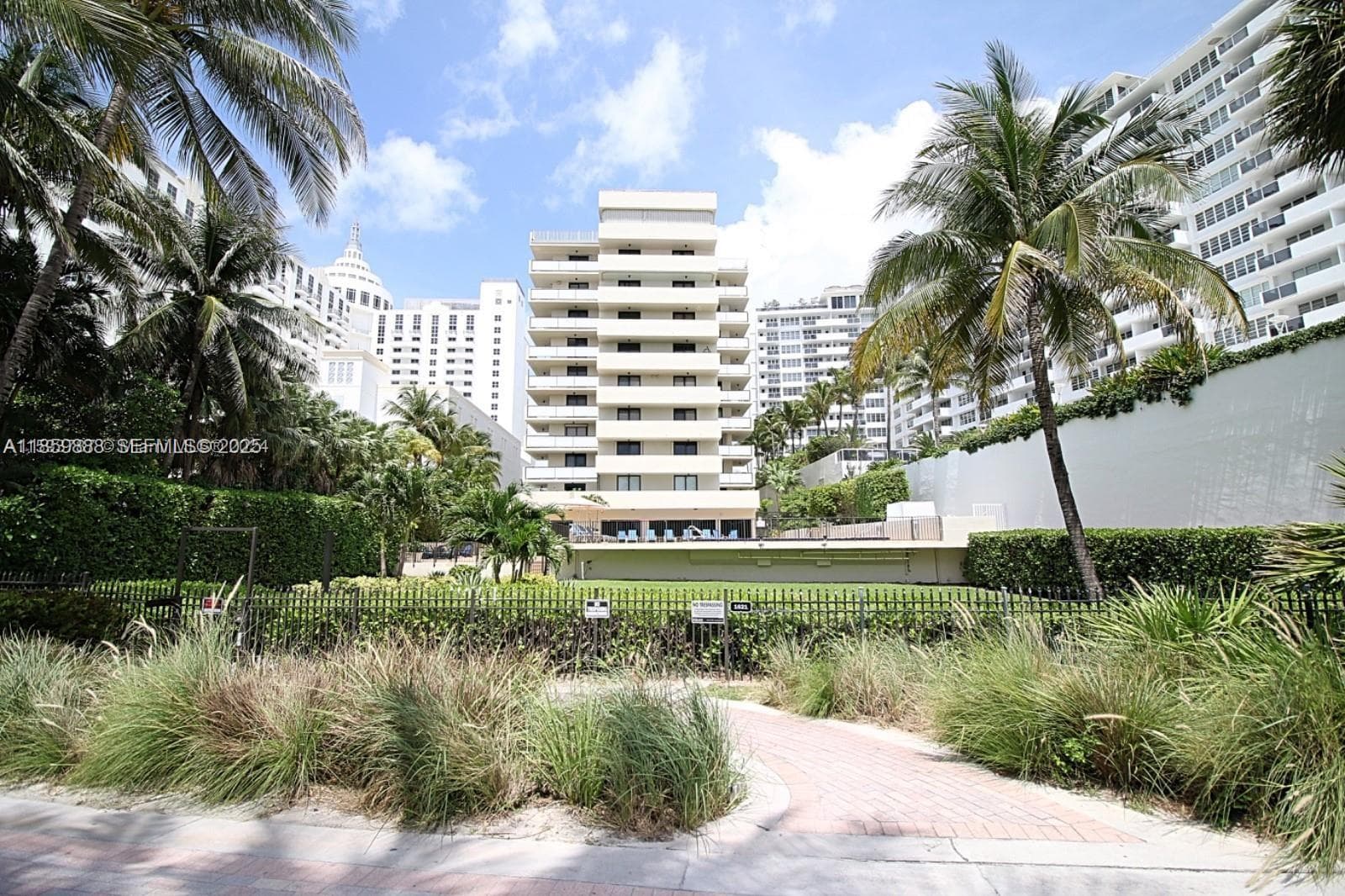 1621 Collins Ave # 302 28